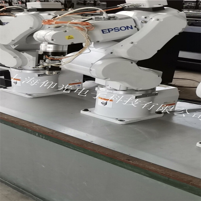 愛(ài)普生LS3-401S、LS6-602S工業(yè)機(jī)器人生機(jī)器人保養(yǎng)過(guò)程
