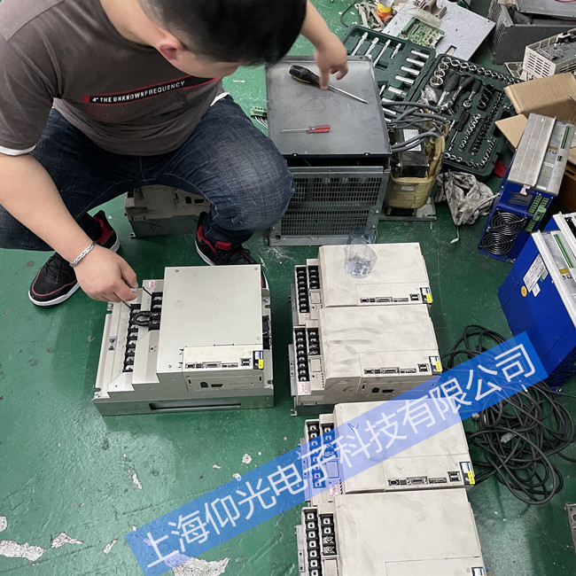 安川伺服驅(qū)動器維修SGD7S-590A10A002顯示報警修理