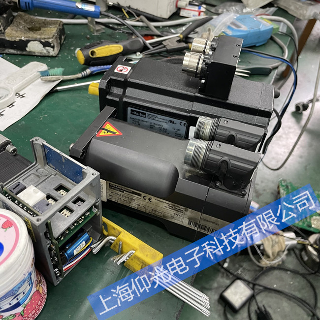 注塑機(jī)科爾摩根伺服電機(jī)過(guò)電流故障維修電話